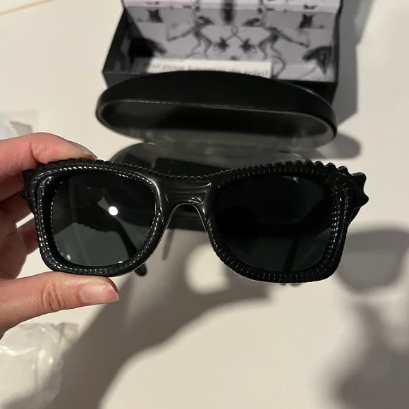 LA FEMME EN NOIR BY MICHELLINE PIT ALIEN XENOMORPH SUNGLASSES NWT - Picture 7 of 9